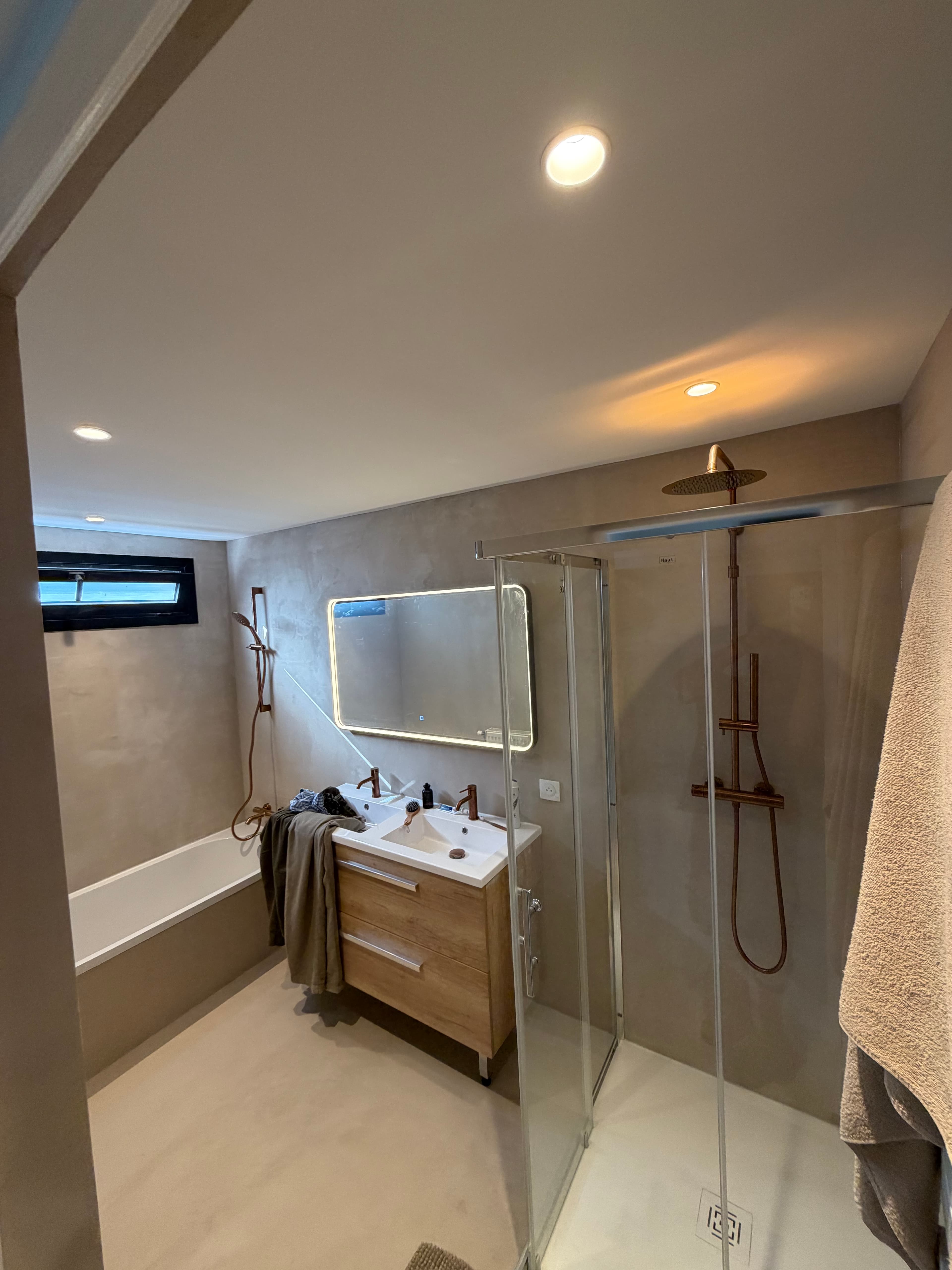 Rénovation complète de l’installation électrique d’une salle de bain
